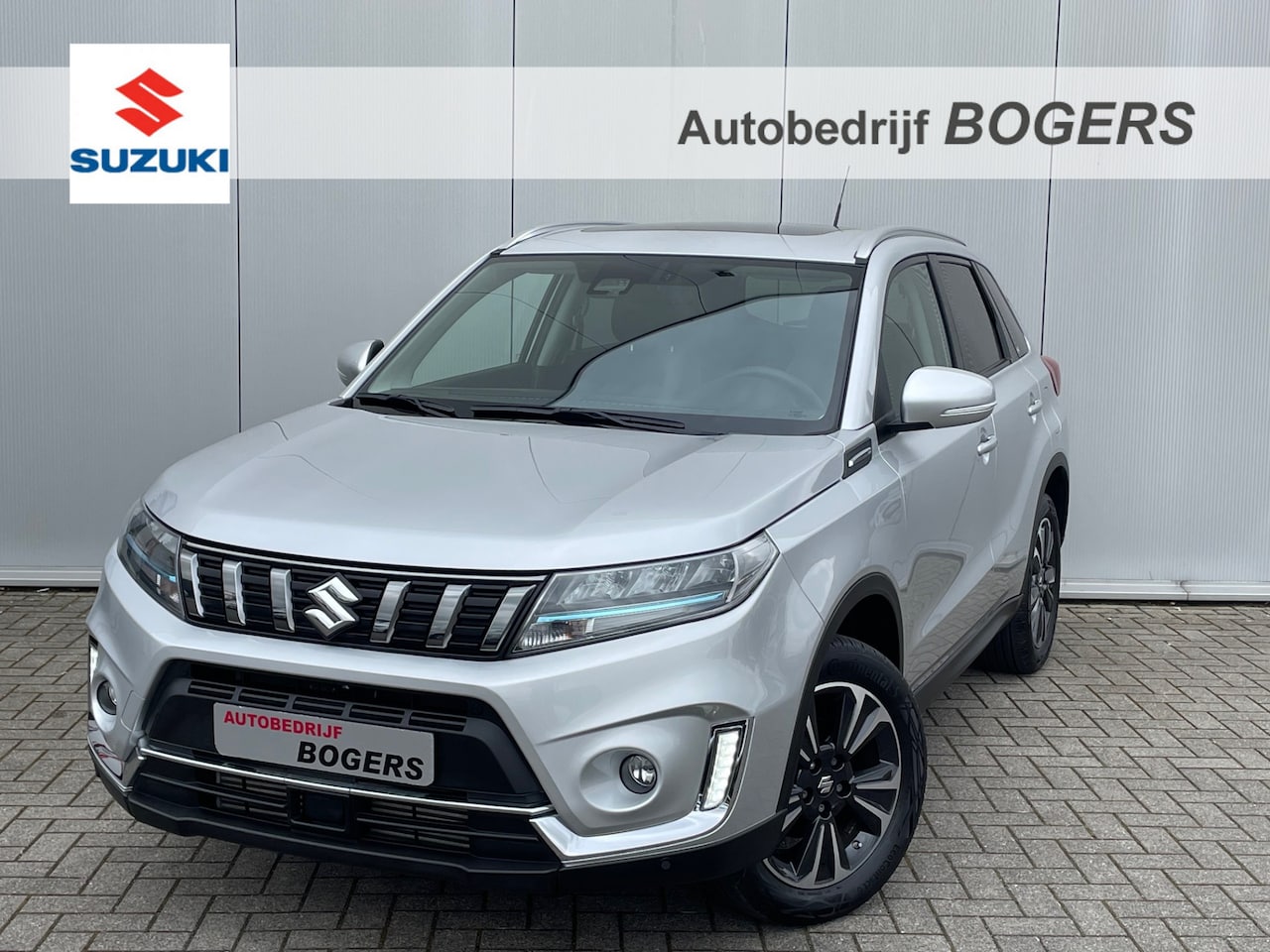 Suzuki Vitara - 1.4 Boosterjet Style Smart Hybrid Navigatie, Schuifdak, Climate Control, Adaptive Cruise C - AutoWereld.nl