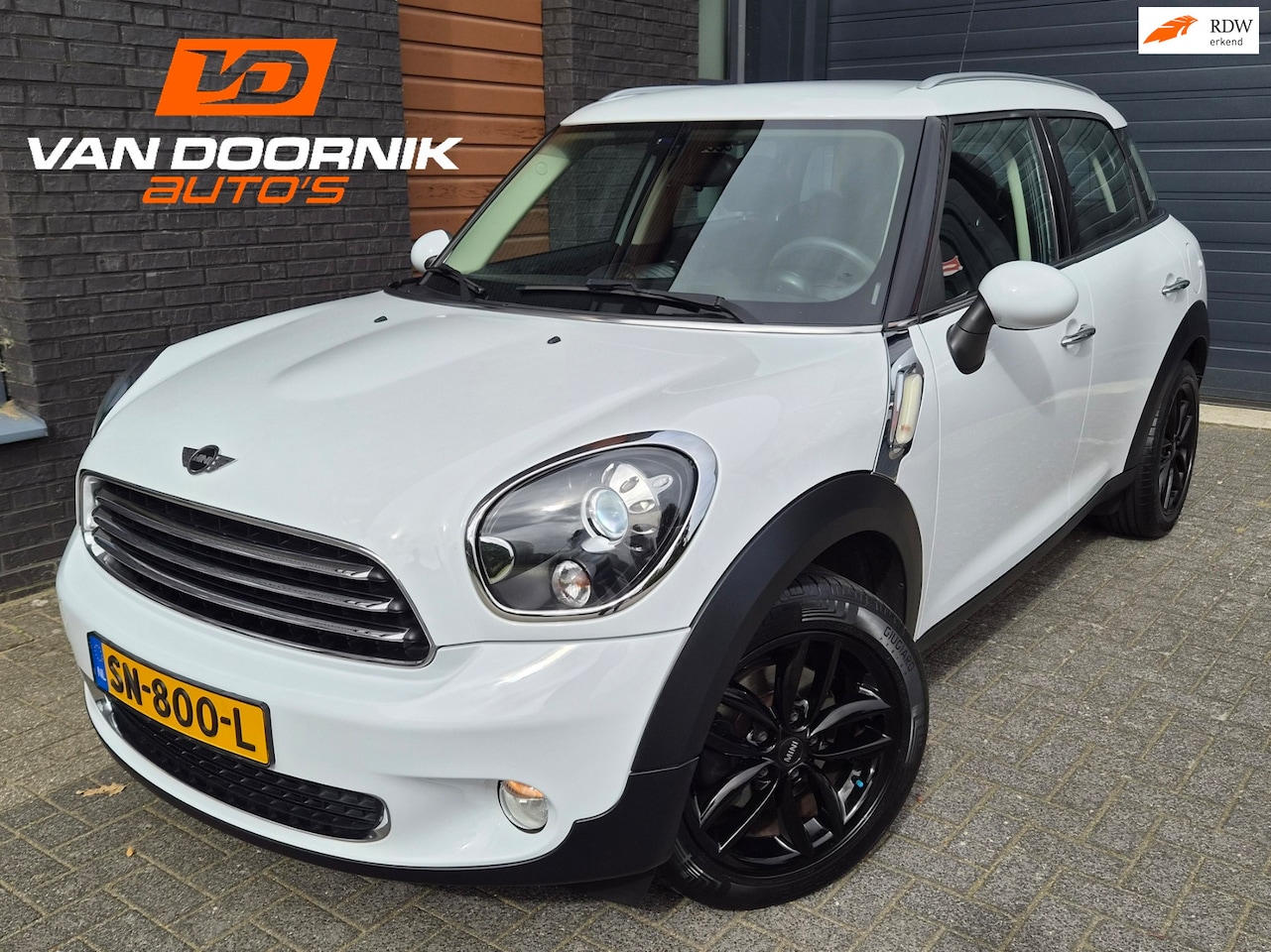 MINI Countryman - 1.6 Cooper Chili Airco/Stoelverwarming/Xenon - AutoWereld.nl