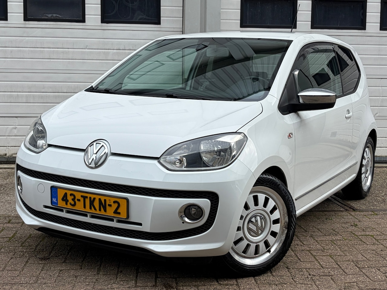 Volkswagen Up! - 1.0 high up! BlueMotion Navi stoelverwarming park sensor airco bluetooth - AutoWereld.nl