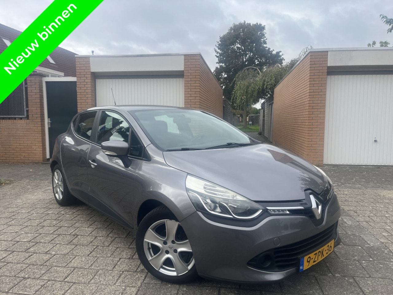Renault Clio - 1.5 dCi Automaat Clima Bleutooth Parksensor - AutoWereld.nl