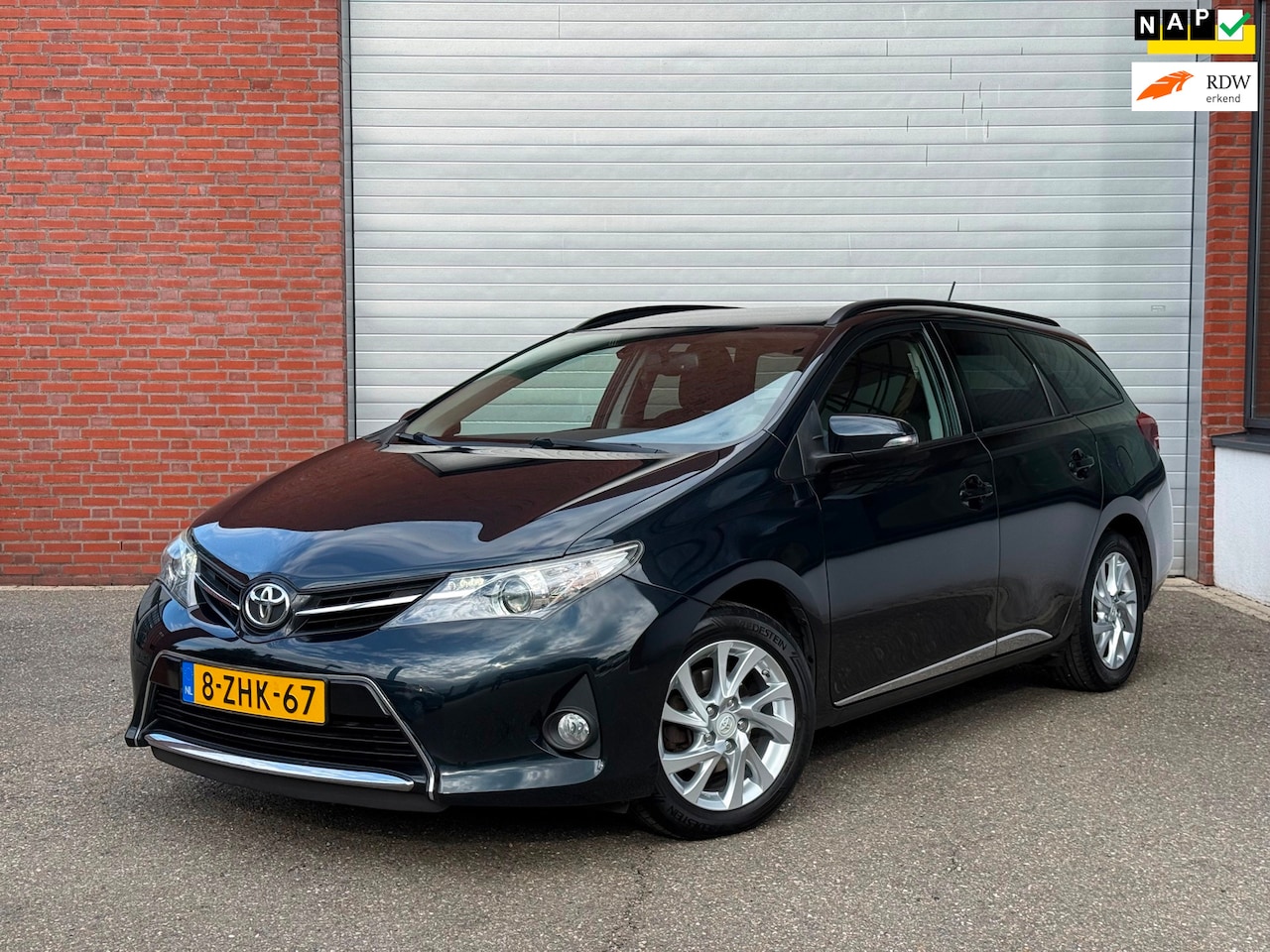 Toyota Auris Touring Sports - 1.6 Dynamic | AUTOMAAT | NAVI | NAP | CAMERA - AutoWereld.nl