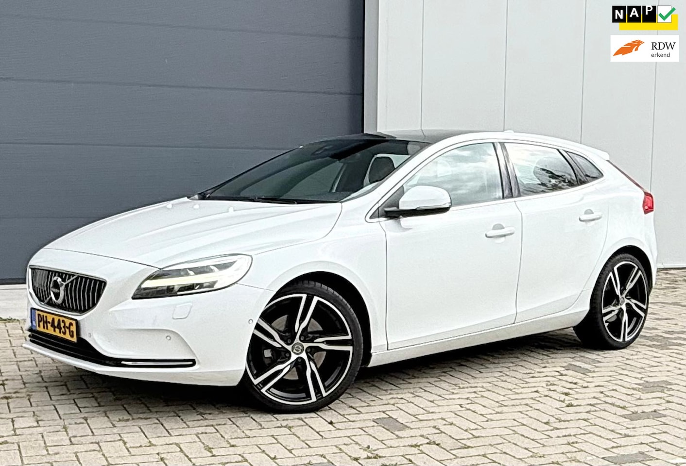 Volvo V40 - 2.0 D2 Nordic 2.0 D2 Nordic+ - AutoWereld.nl