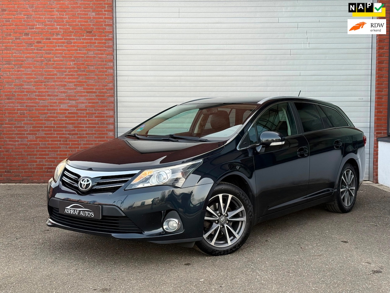 Toyota Avensis Wagon - 1.8 VVTi Dynamic Business| AUTOMAAT| NAVI| TREKHAAK - AutoWereld.nl