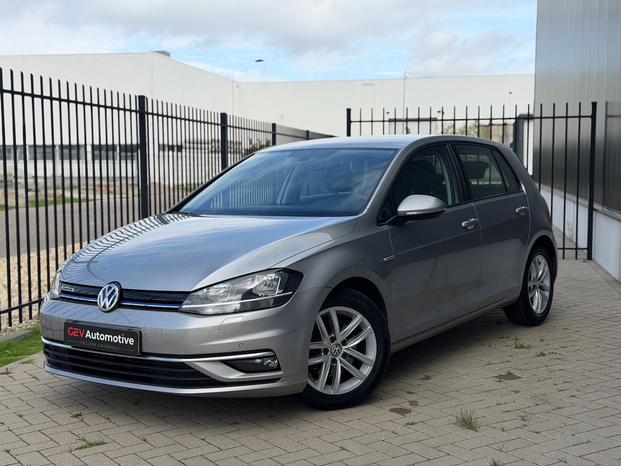 Volkswagen Golf - 1.5 TSI DSG ACC Carplay Stoelverwarming - AutoWereld.nl