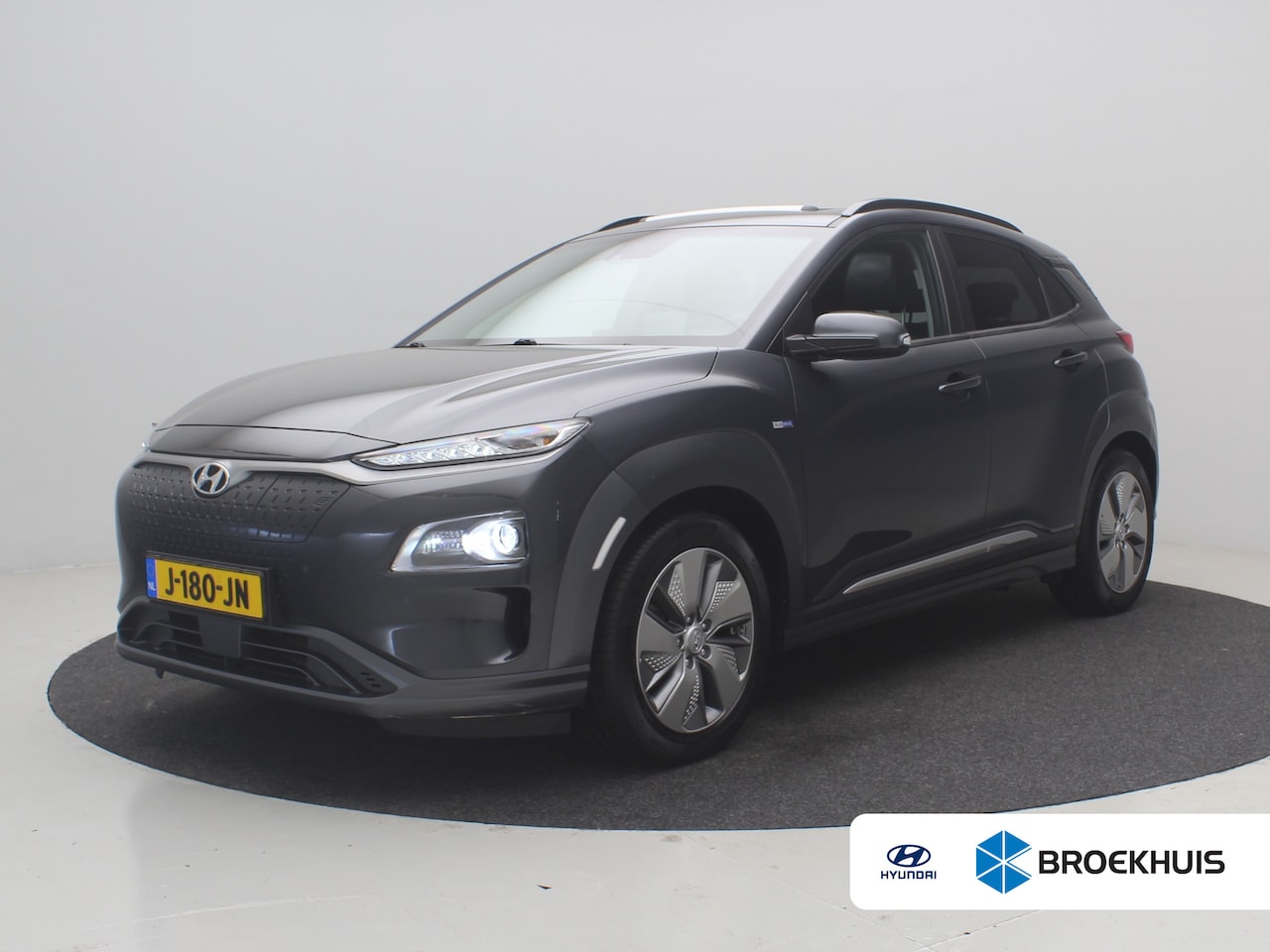 Hyundai Kona Electric - EV Premium 64 kWh / Navigatie/ Warmtepomp / 3-Fase / Lederen bekleding / SoH 99,4% / Trekh - AutoWereld.nl