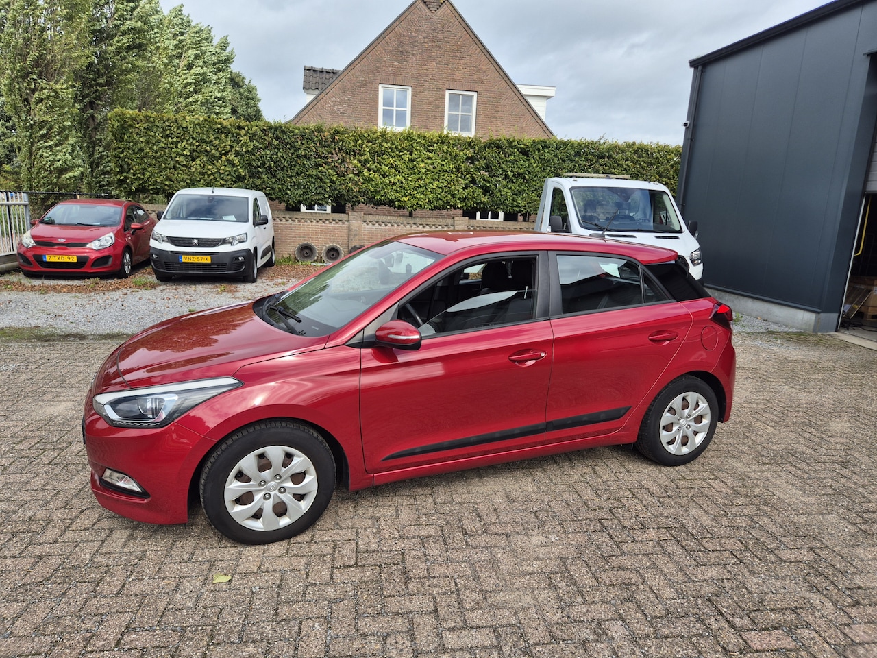 Hyundai i20 - 1.0 T-GDI Comfort Ecc, Navigatie, Carplay, Trekhaak - AutoWereld.nl