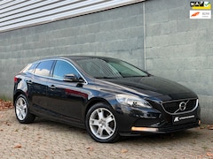 Volvo V40 - 1.6 D2 Momentum Airco|Navi|Trekhaak|Camera|Lmv|Nap|Boekjes