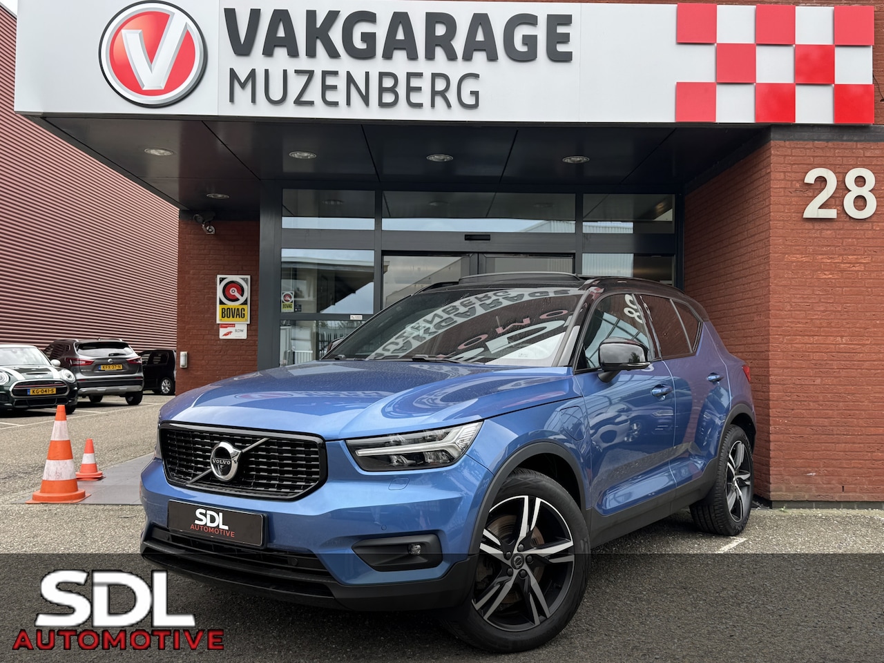 Volvo XC40 - 1.5 T5 Recharge R-Design // PANO SCHUIF-DAK // NAVI // MEMORY SEATS // HARMAN KARDON AUDIO - AutoWereld.nl