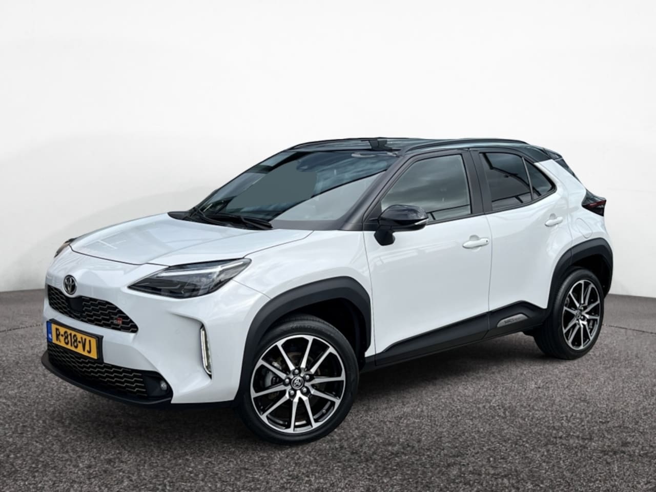 Toyota Yaris Cross - 1.5 Hybrid GR Sport | Dealeronderhouden | JBL Audio | HUD | Alcantara/leder - AutoWereld.nl