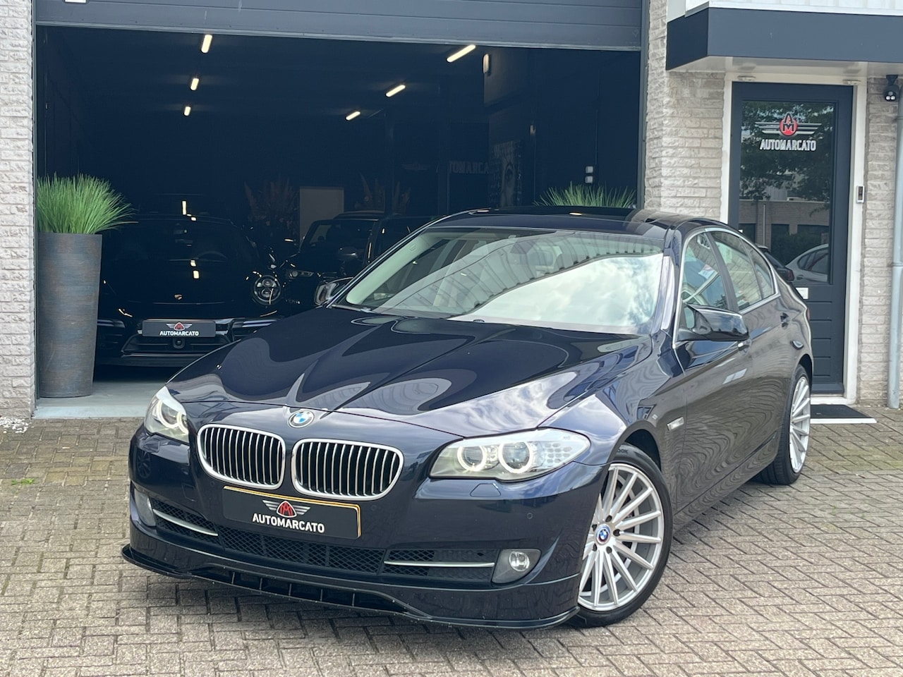 BMW 5-serie - 528i Upgrade Edition | Carplay | Comfort Stoelen | Pano dak | KeyLess | Leder | Xenon | El - AutoWereld.nl