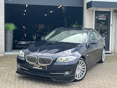 BMW 5-serie - 528i Upgrade Edition | Carplay | Comfort Stoelen | Pano dak | KeyLess | Leder | Xenon | El