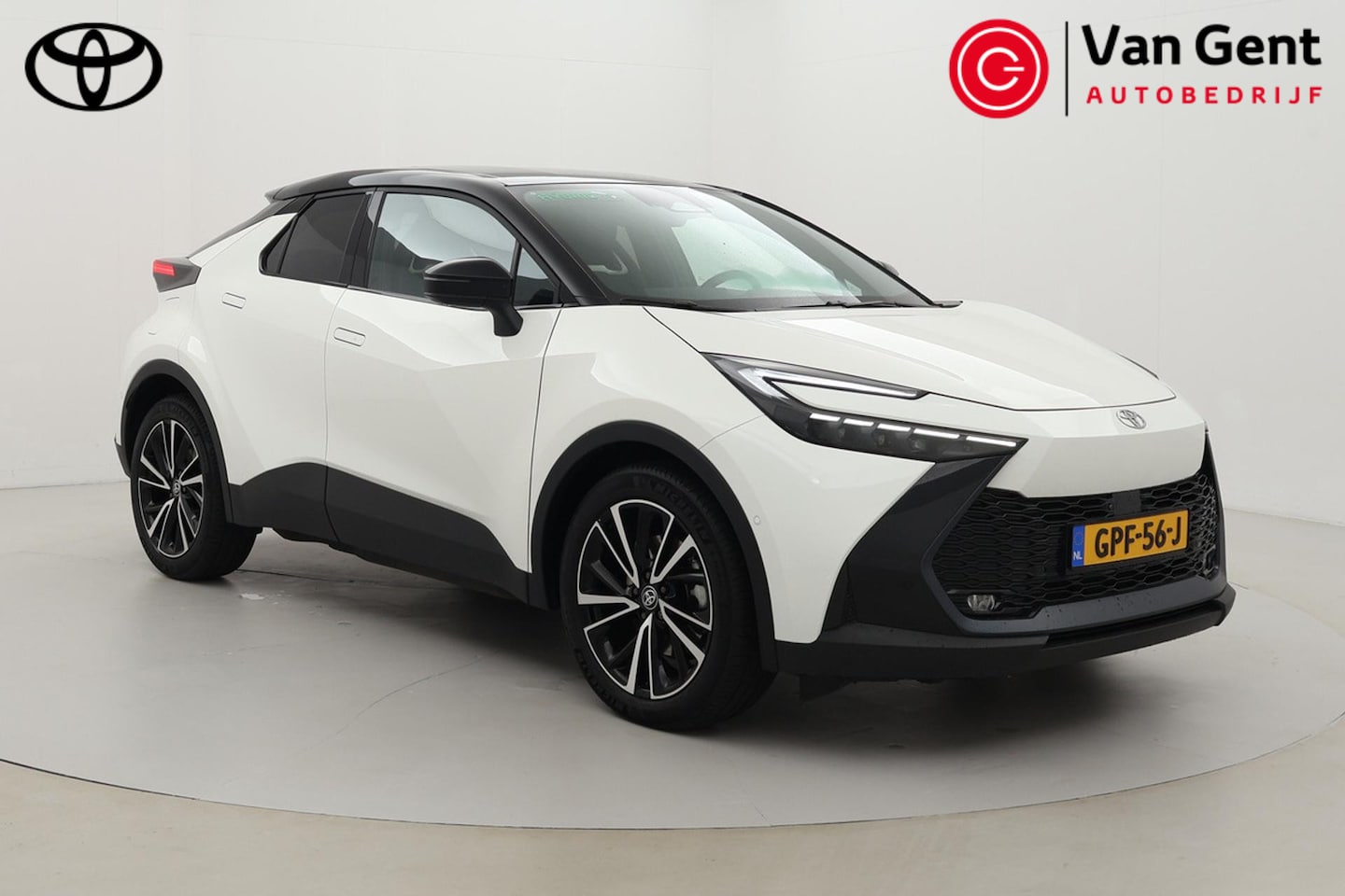 Toyota C-HR - 2.0 Plug-in Hybrid 220 Executive | Warmtepomp | Dodehoek detectie | Apple Carplay / Androi - AutoWereld.nl