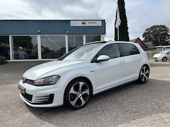 Volkswagen Golf - 2.0 TSI GTI