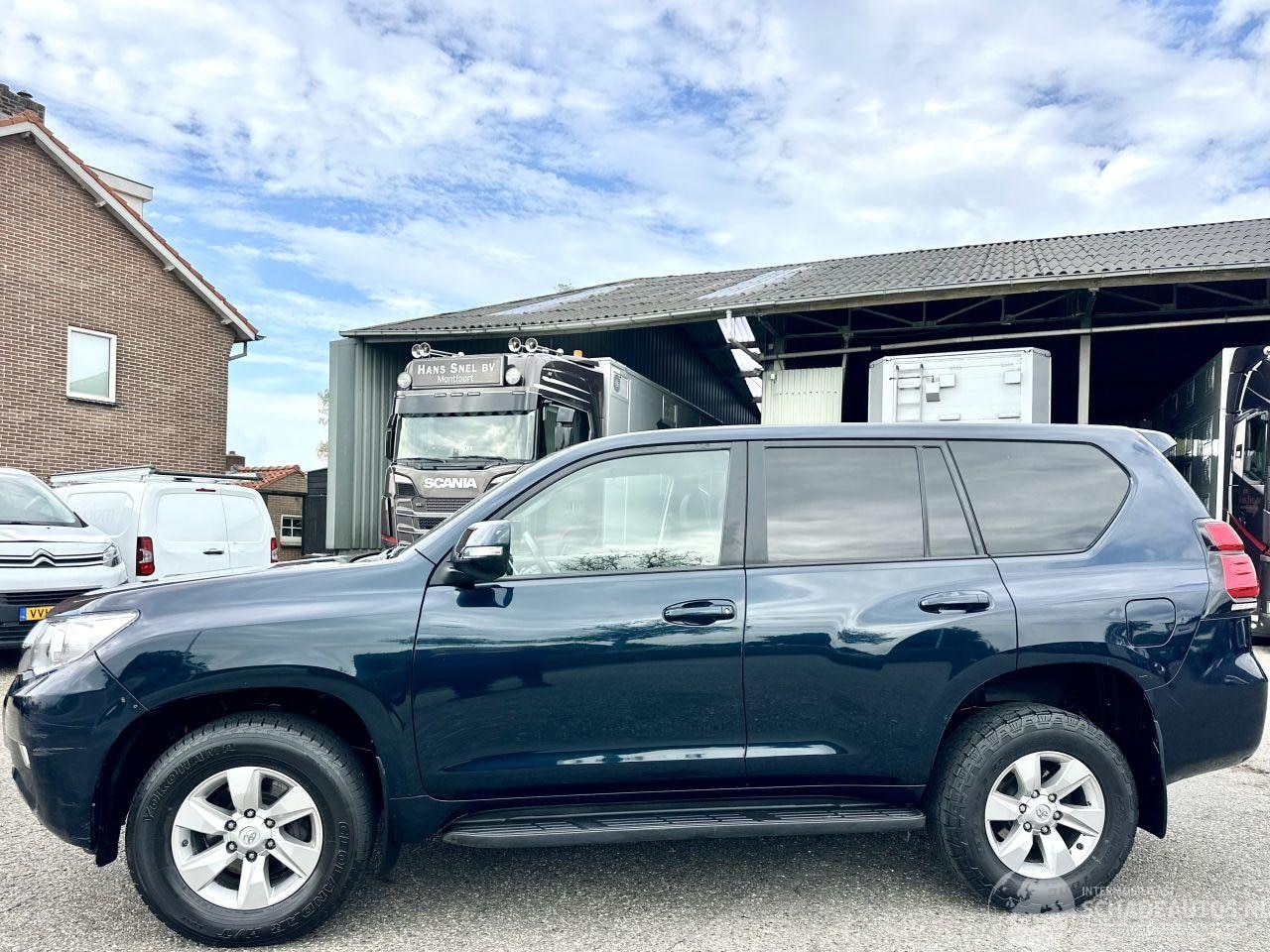 Toyota Land Cruiser - Landcruiser 2.8D-4D F 204pk aut Comfort high roof window van - nw model - leer - stoelverw - AutoWereld.nl