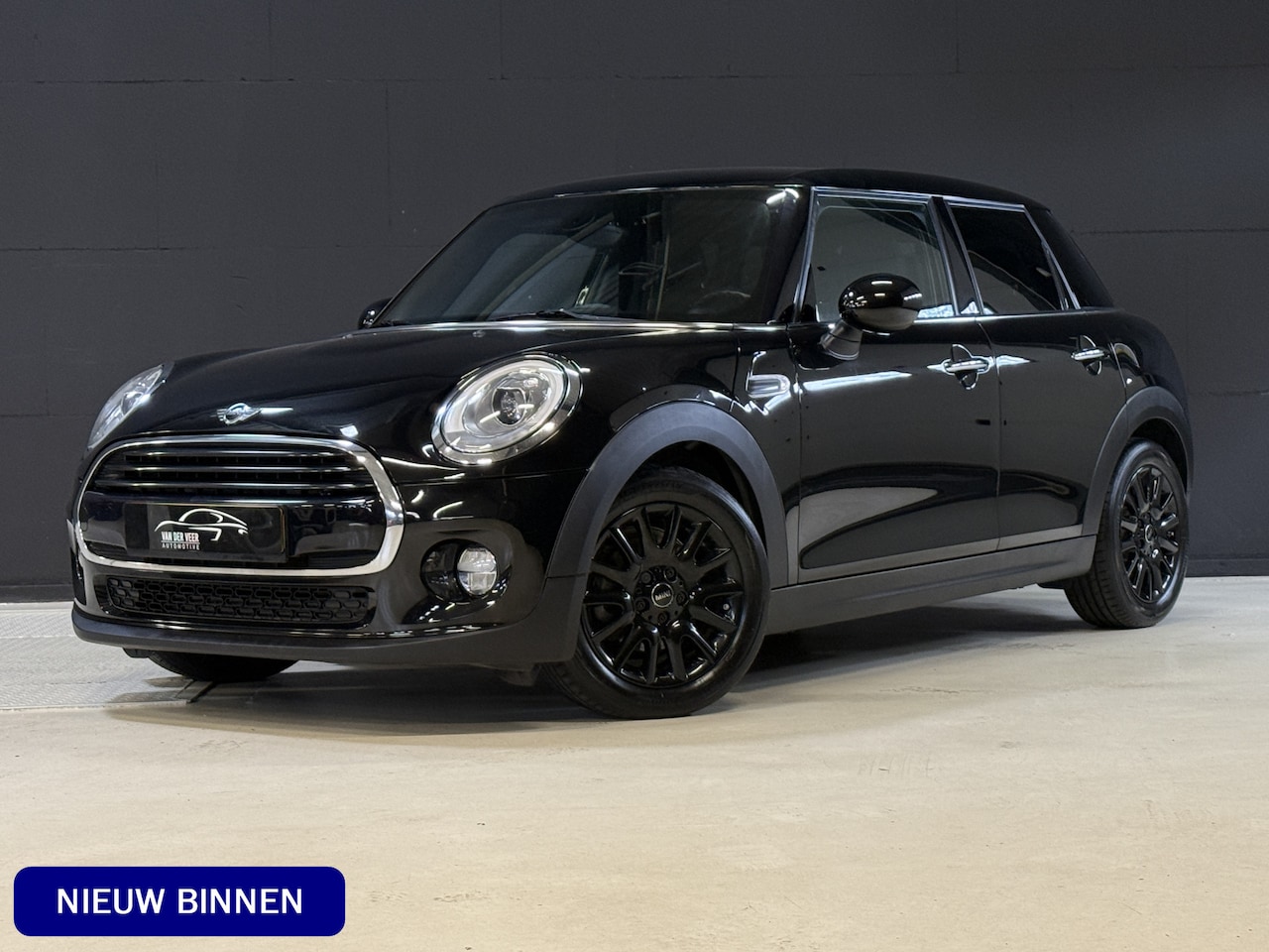 MINI 5-Deurs - 1.5 Cooper Chili Serious Business | Stoelverwarming | Sportstoelen | Clima | Cruise - AutoWereld.nl