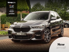 BMW X1 - sDrive20i M-Sport | HUD | Trekhk | Camera | Carplay | 19 inch Unieke kmstand