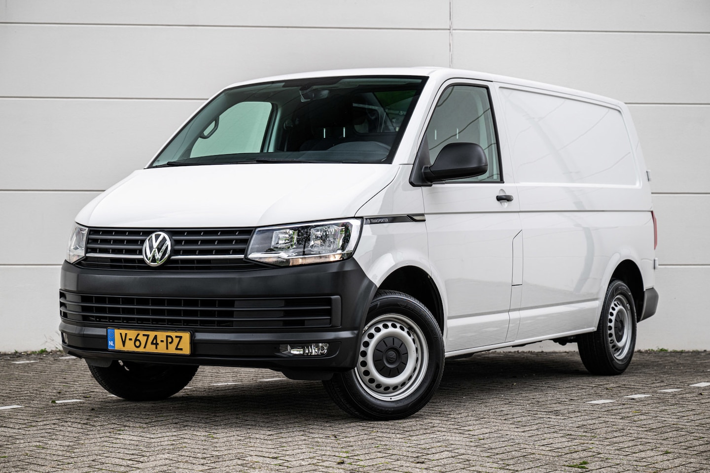 Volkswagen Transporter - 2.0 TDI 102PK L1H1 |Airco|Cruise|Trekhaak| - AutoWereld.nl