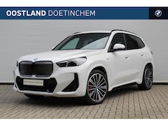 BMW iX1 - eDrive20 M Sport / Trekhaak / Panoramadak / Sportstoelen / Comfort Access / Harman-Kardon