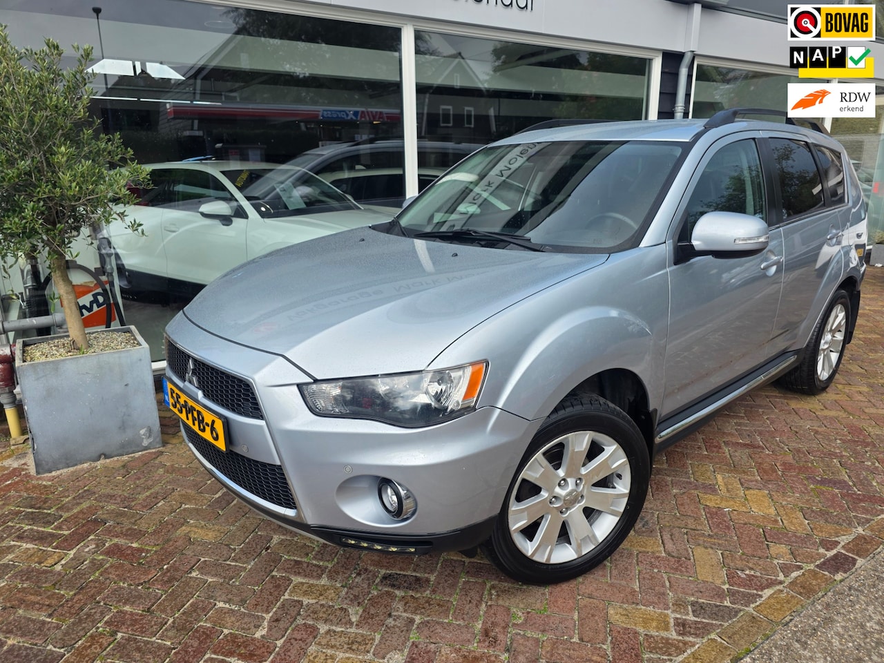 Mitsubishi Outlander - 2.0 Intro Edition 2.0 Intro Edition,automaat,trekhaak - AutoWereld.nl