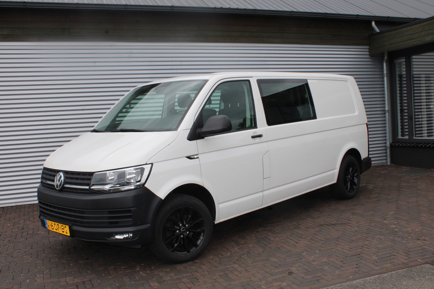 Volkswagen Transporter - 2.0 TDI L2H1 DC Comfortline 2.0 TDI L2H1 DC Comfortline - AutoWereld.nl
