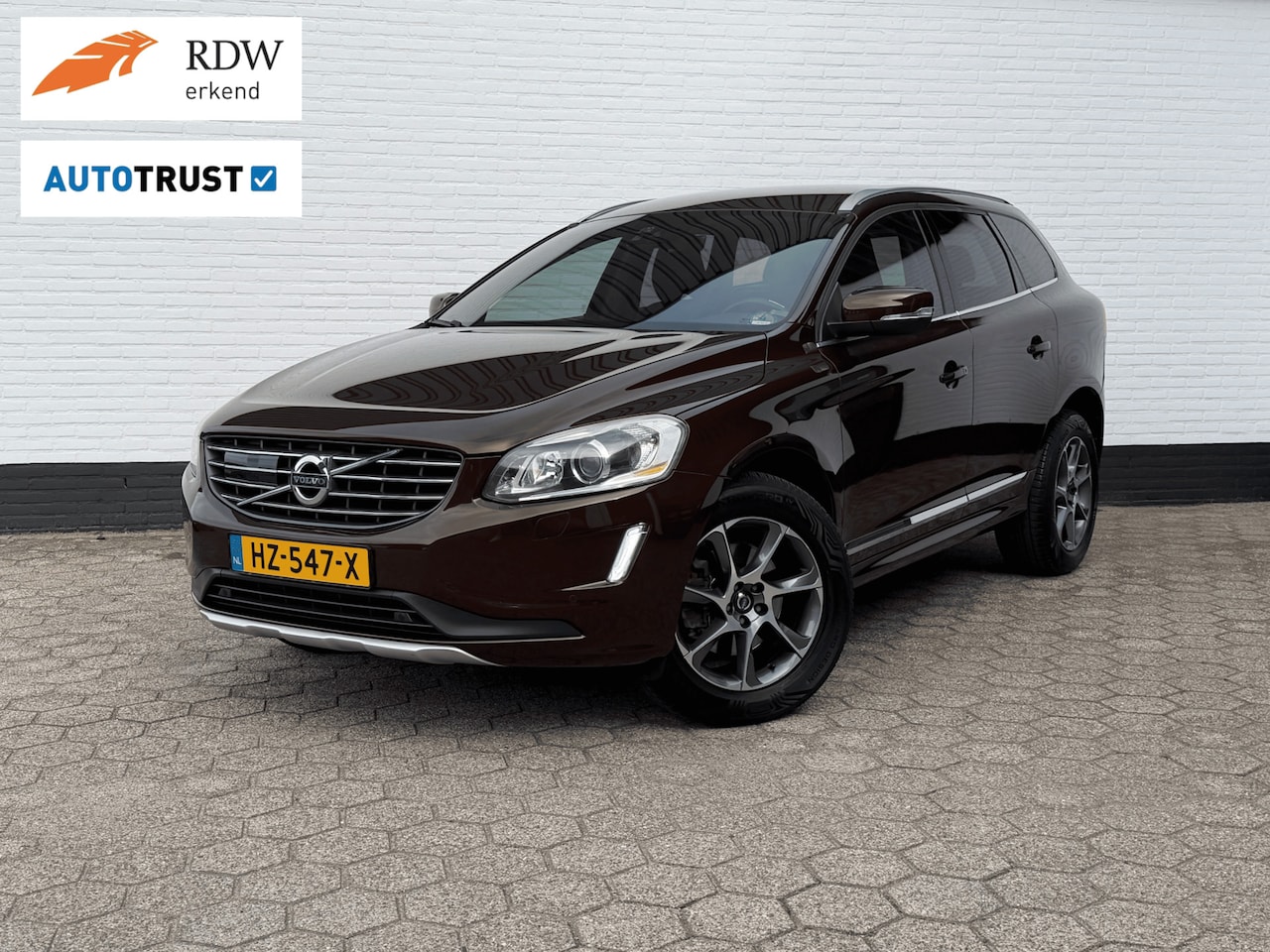 Volvo XC60 - 2.0 D4 Ocean Race AUTOMAAT l ACC l BLIS l TREKHAAK! - AutoWereld.nl