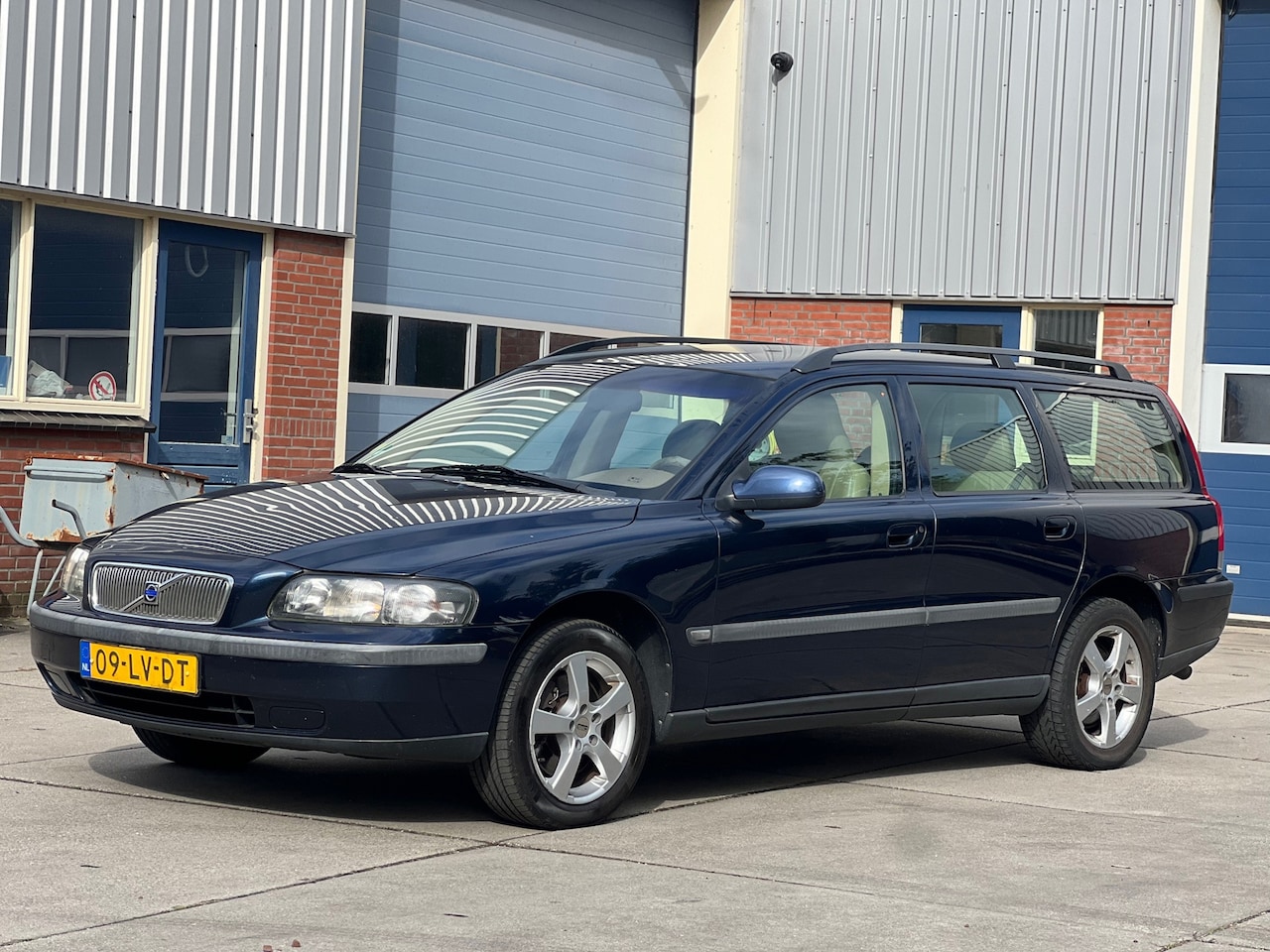 Volvo V70 - 2.5 T Comfort-Line 2.5 T Comfort Line - AutoWereld.nl