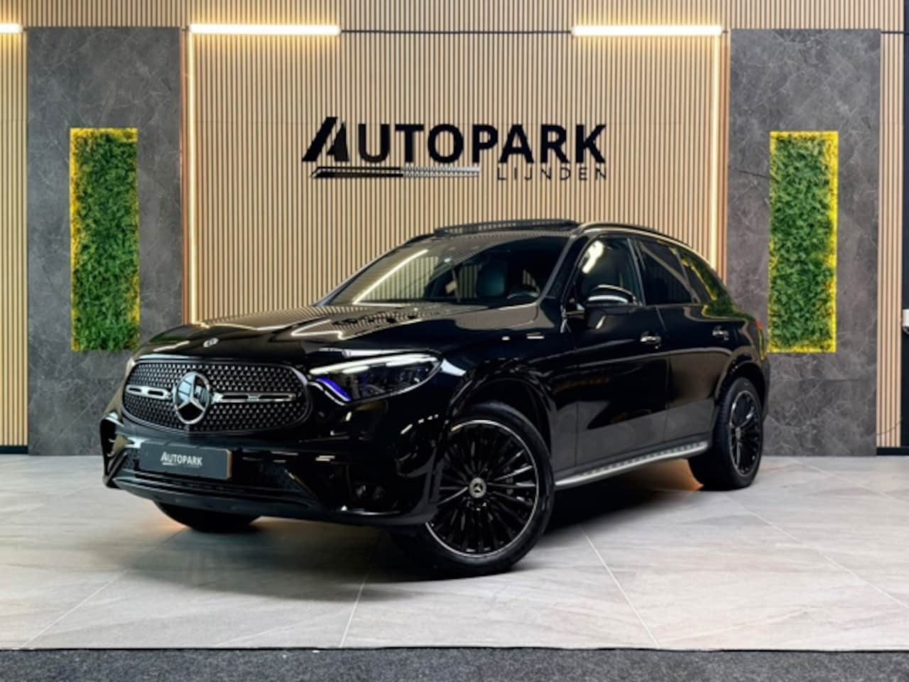 Mercedes-Benz GLC-klasse - 300 4MATIC AMG Line PANO|HuD|360CAM|MASSAGE|MEMORY|KEYLESS|GARANTIE|SFEERVERLICHTING|DEALE - AutoWereld.nl