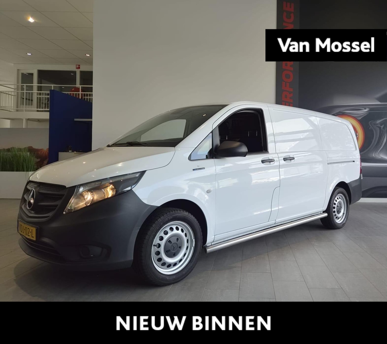 Mercedes-Benz eVito - eVito Lang 41 kWh | 116 PK | TREKHAAK | 3-ZITS | DUBBELE ZIJSCHUIFDEUR | LAGE KM STAND | - AutoWereld.nl