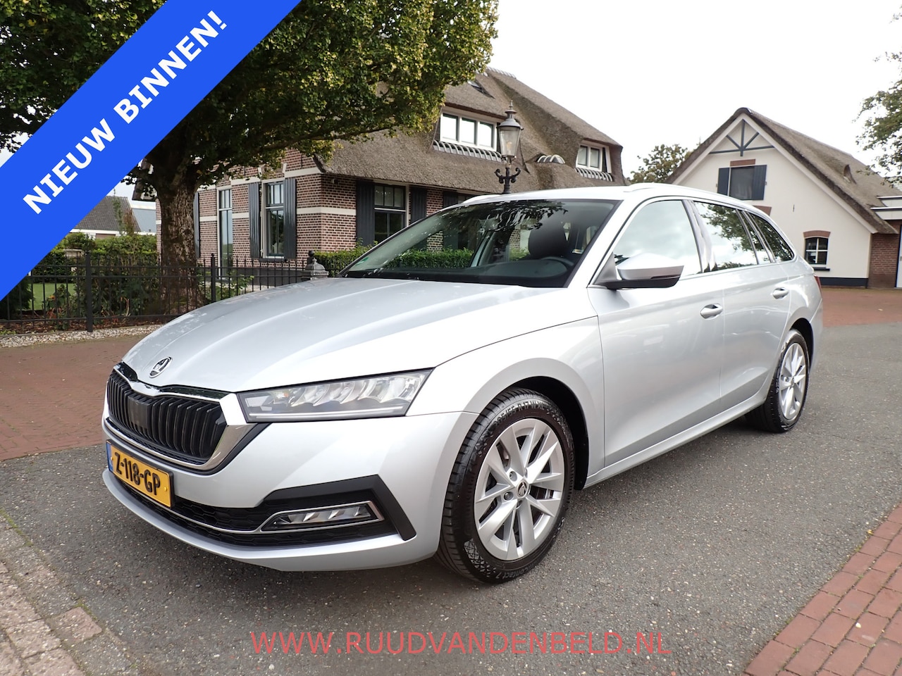 Skoda Octavia Combi - 1.5 e-TSI / ACC / CARPLAY / KEYLESS / CAMERA / SFEERVERLICHTING - AutoWereld.nl