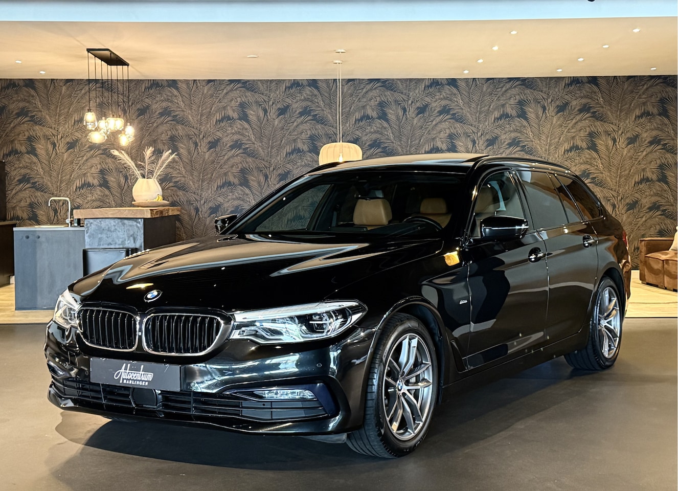BMW 5-serie Touring - 530i High Exe I Pano I Head-Up I Camera - AutoWereld.nl