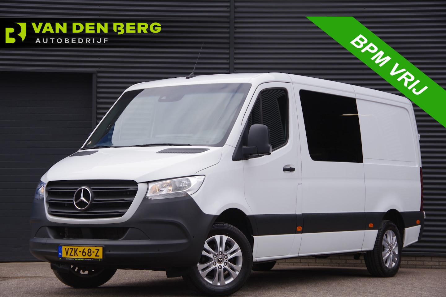 Mercedes-Benz Sprinter - 317 1.9 CDI L2H1 DC-5P, AUT. LEDER, LUCHTVERING, TREKHAAK, CAMERA, CRUISE, CLIMA, DUBBELE - AutoWereld.nl