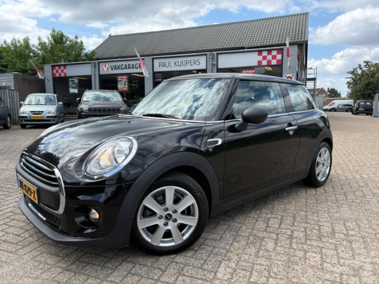 MINI 3-Deurs - Mini One 1.2 One Special *airco + lm-velgen + pdc + stoelverwarming* - AutoWereld.nl