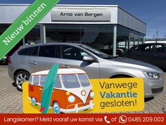 Volvo V60 - 1.6 T3 Momentum, automaat, navigatie, cruisecontrol, climatronic, trekhaak, top onderhoude