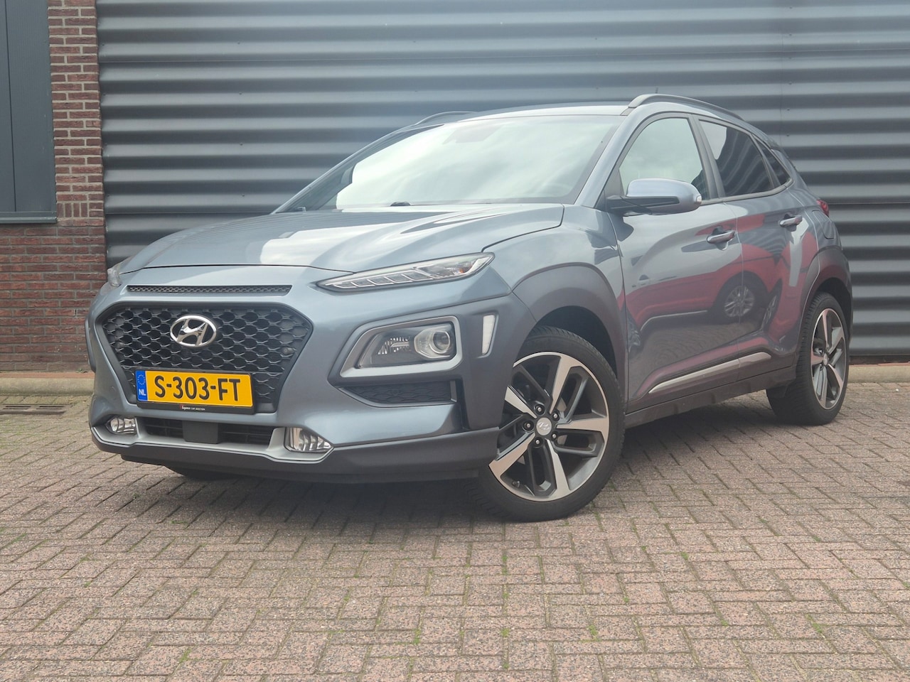 Hyundai Kona - 1.0T Premium | navigatie| camera | stoelverwarming / koeling | leer | - AutoWereld.nl