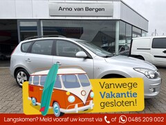 Hyundai i30 CW - 1.6i Dynamic, climatronic, pdc, trekhaak, USB, AUX, isofix, nieuwe distributieset