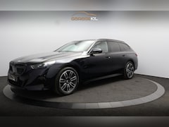 BMW 5-serie Touring - 530e M Sport Edition Dealer onderh. / 1ste eigenaar / M-Sport/ Merino leder / Panoramadak
