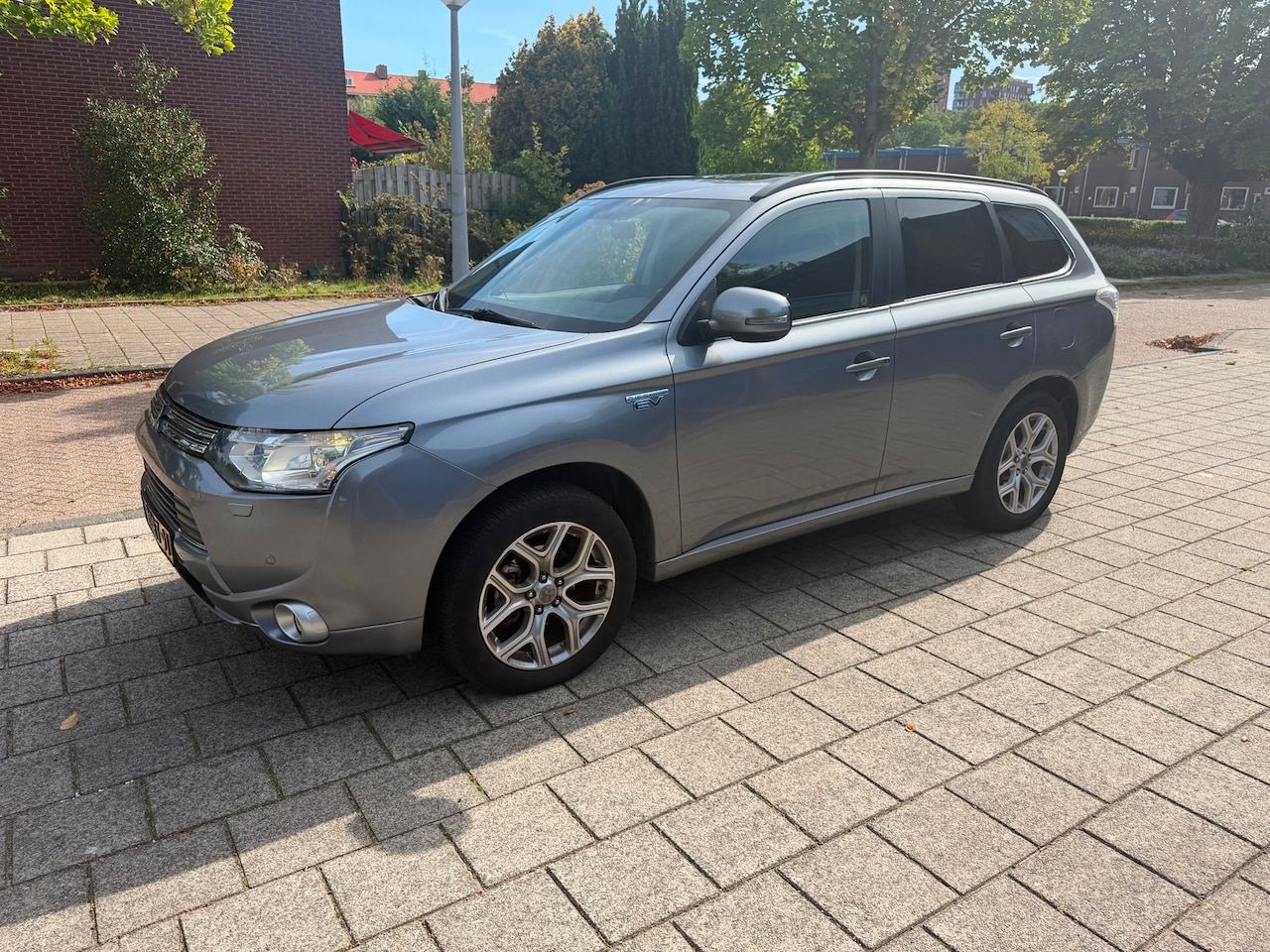 Mitsubishi Outlander - 2.0 PHEV Instyle NAP Leder Panorama Cruise - AutoWereld.nl