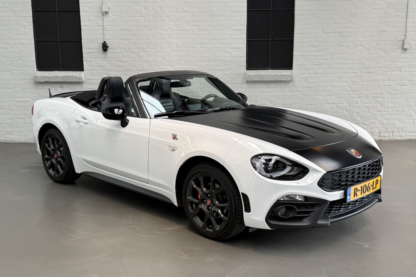 Fiat 124 Spider - 1.4 MultiAir Turbo Abarth Scuderia Tuning - AutoWereld.nl