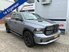 Dodge Ram 1500 - 5.7 V8 4x4 Crew Cab 5'7 Sport , Apple carplay kicker soundsystem Grijze wrap, lage bijtell