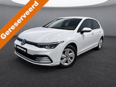 Volkswagen Golf - 1.0 TSI 110pk Life / App-connect / Navigatie / Parkeersensoren / Clima / LED verlichting /
