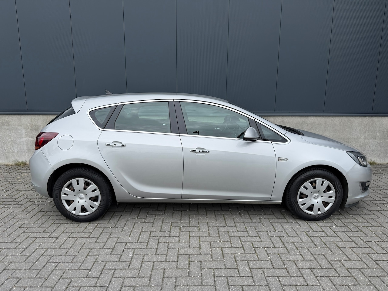 Opel Astra - 1.4 turbo cosmo automaat 140 PK, ZEER compleet, Trekhaak - AutoWereld.nl