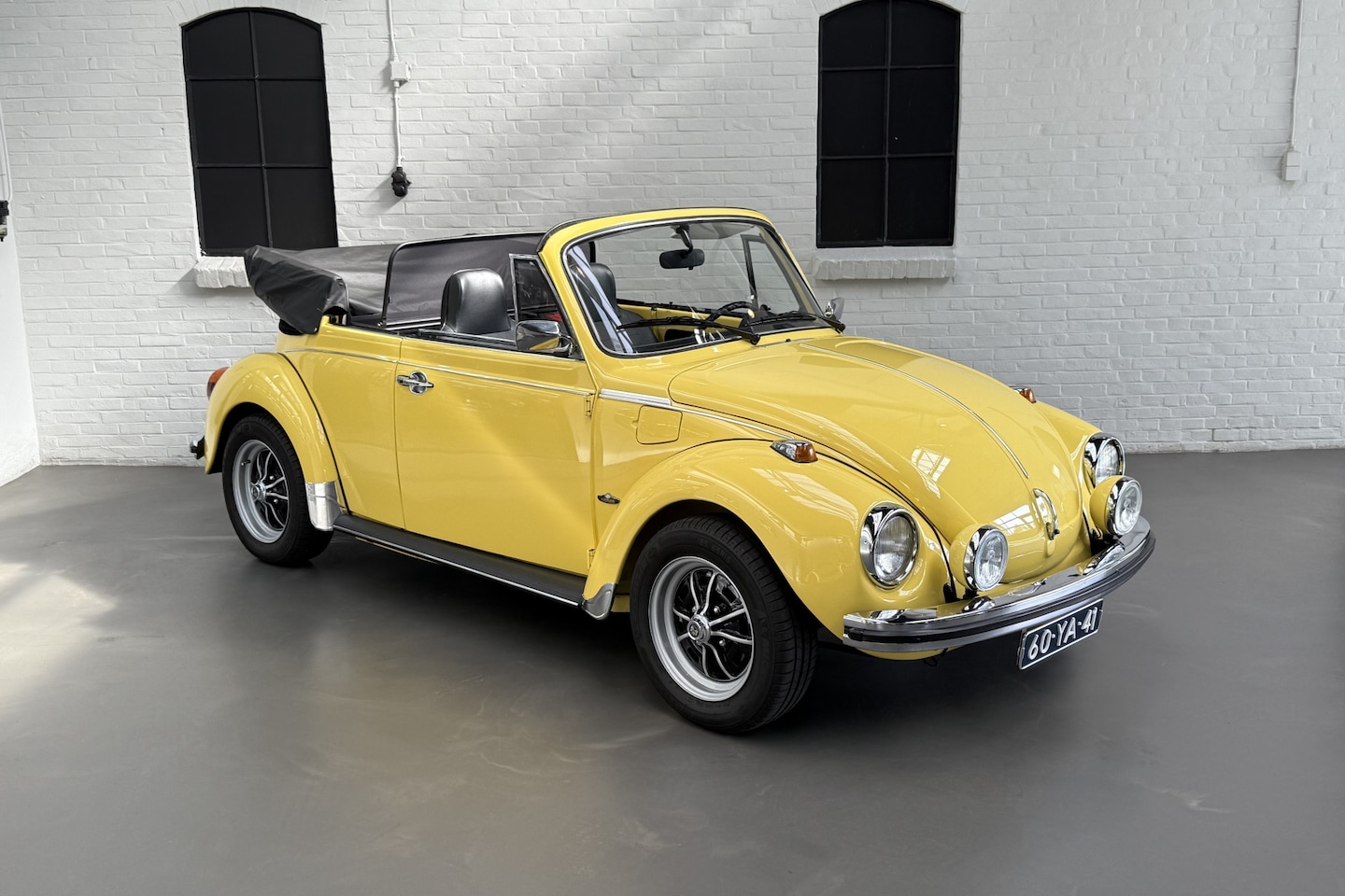 Volkswagen Kever Cabriolet - 1303 LS Volledig gerestaureerd - AutoWereld.nl
