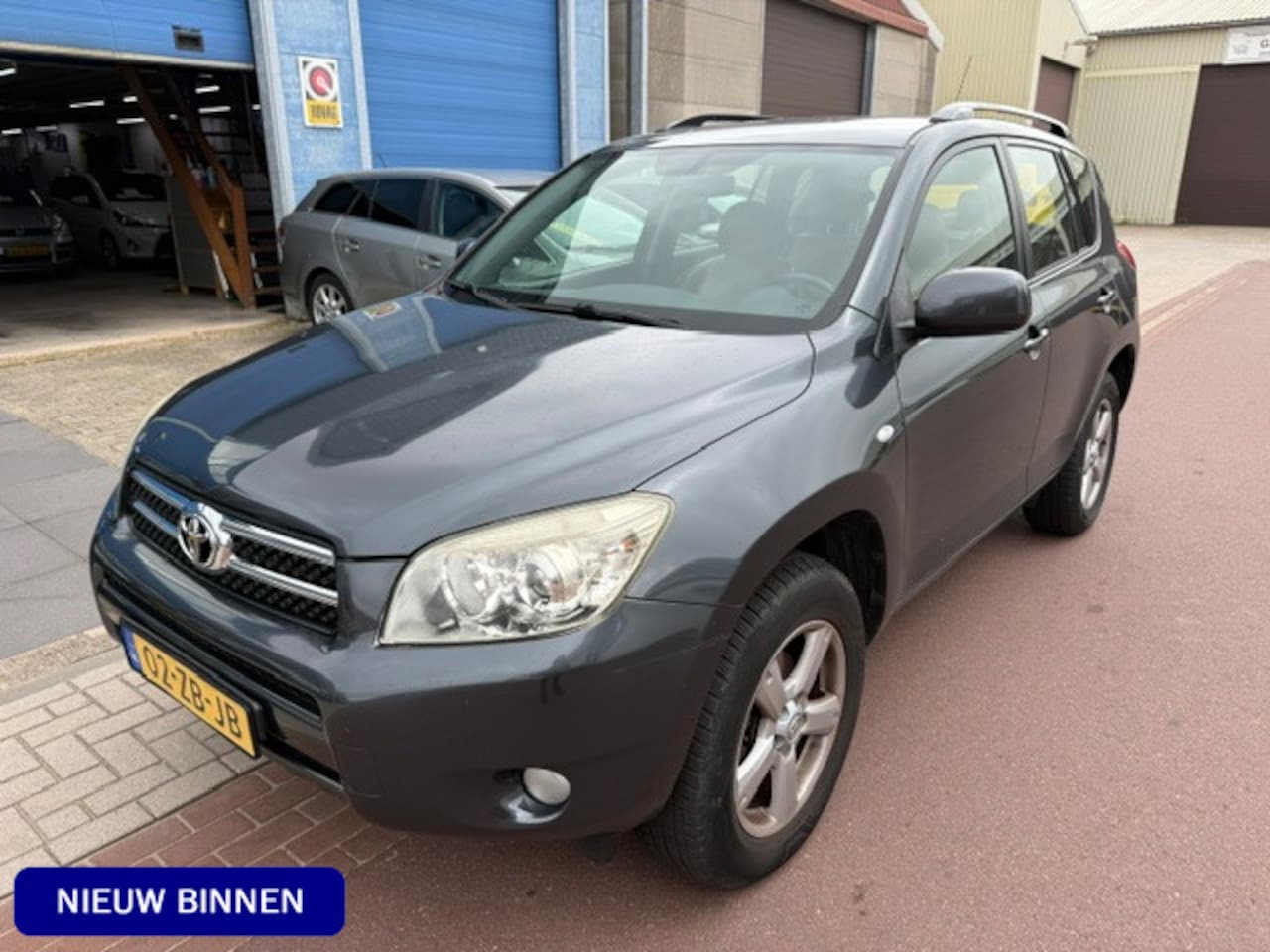 Toyota RAV4 - 2.0 VVTi Linea Sol 4WD 2008 LEDER Nieuwstaat NAP + Boekjes zijn aanwezig. Met Navigatie, a - AutoWereld.nl