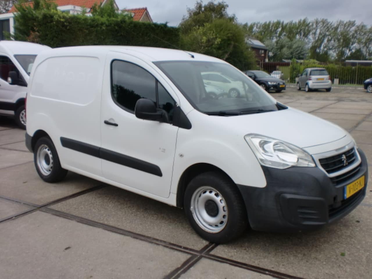 Peugeot Partner - 1.6 HDi 16V BJ2018 KM 126 EU6 APK 4-2027 - AutoWereld.nl
