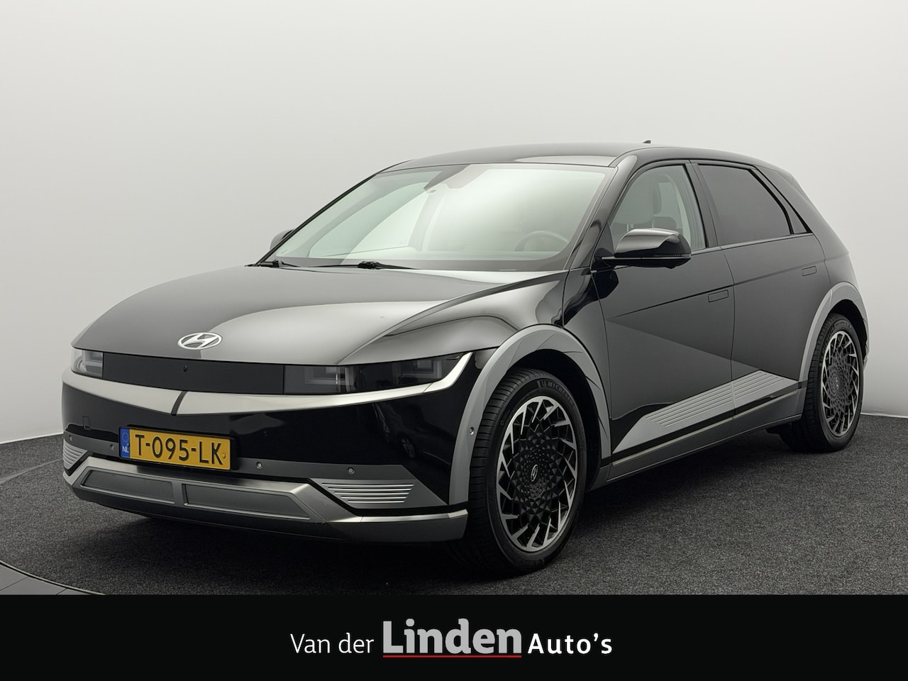 Hyundai IONIQ 5 - Lounge AWD 77.4 kWh | SoH 94,3% | Vehicle To Load | Elektr. Trekhaak | Leer | Elektr. Stoe - AutoWereld.nl