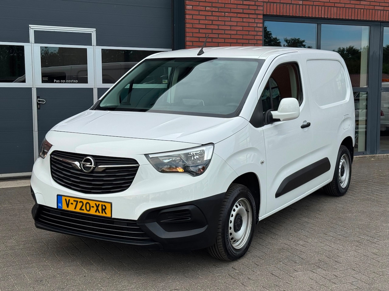 Opel Combo - 1.6D L1H1 Airco Carplay Cruise Edition - AutoWereld.nl