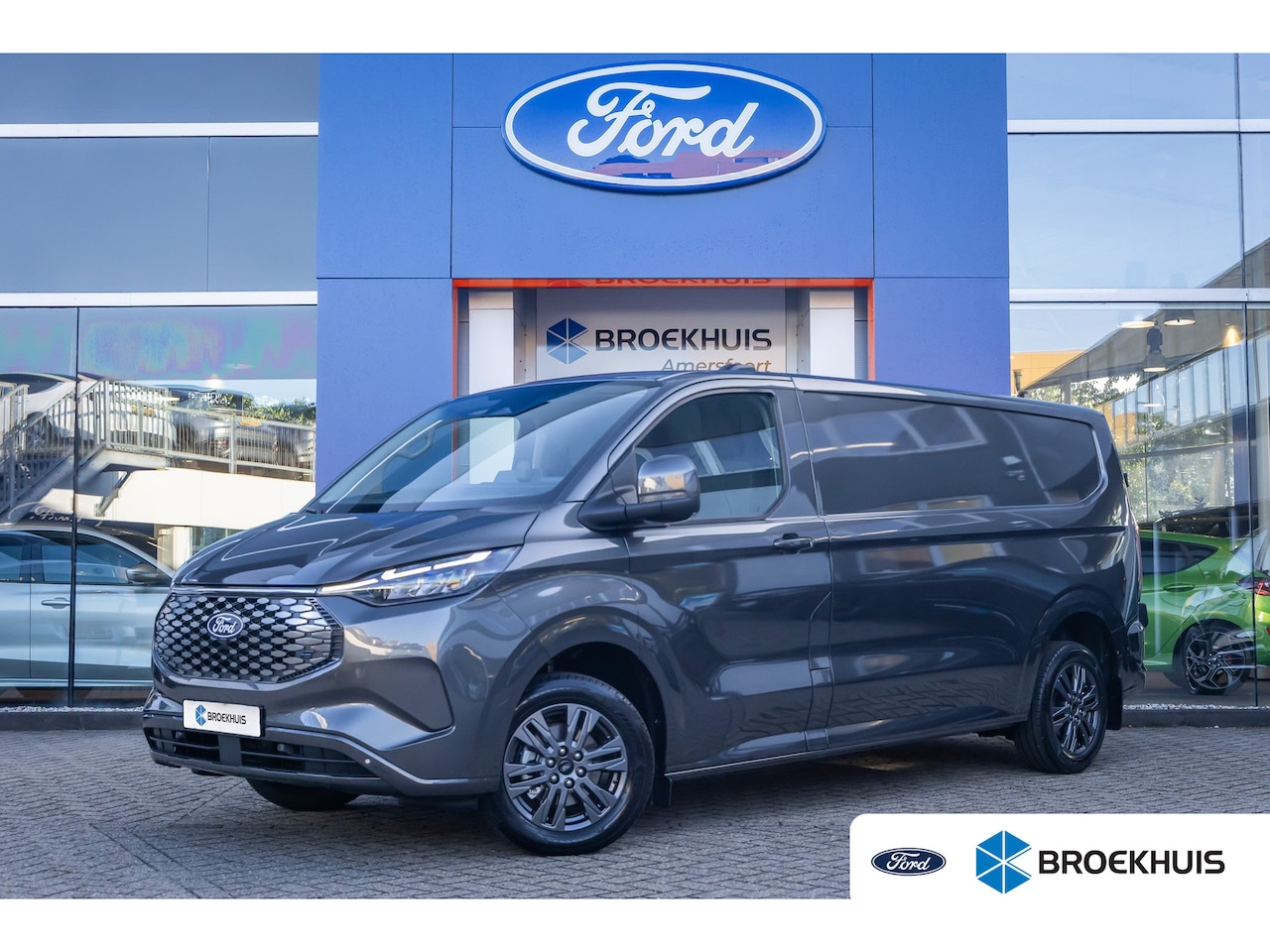 Ford E-Transit Cust. - 340 L2H1 Limited 71 kWh | Nieuwe bus! | Camera | Apple Carplay/Android Auto | Stuur/stoel/ - AutoWereld.nl