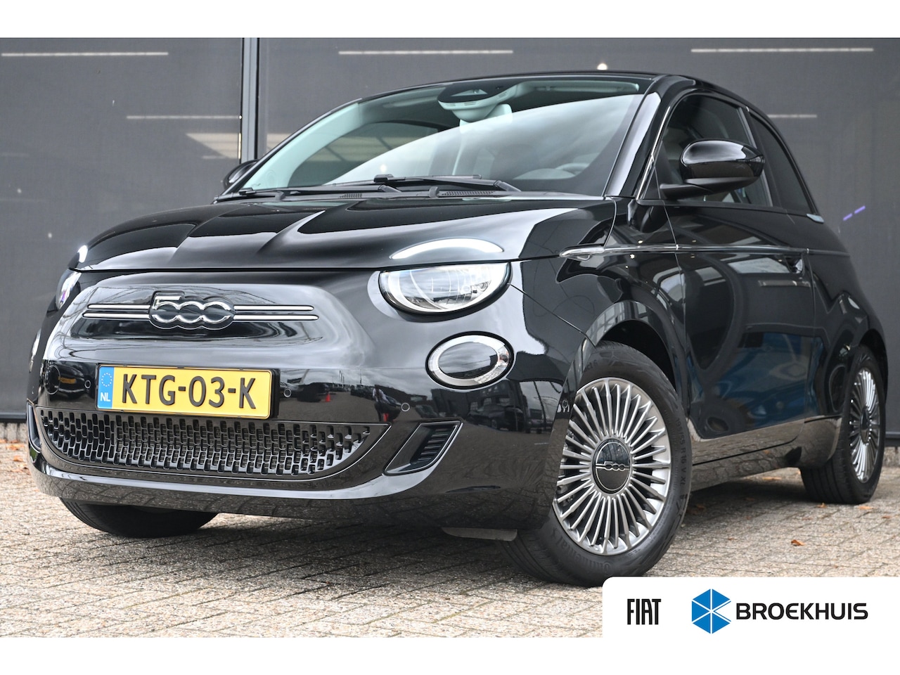 Fiat 500e - Icon 42 kWh | Navigatie | Stoelverwarming | Achteruitrijcamera | Chrome | Climate Control - AutoWereld.nl