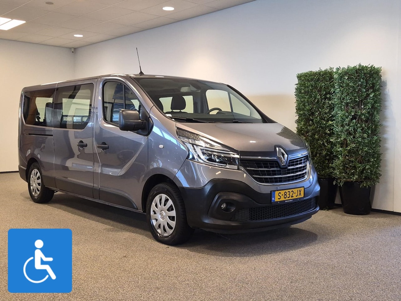 Renault Trafic - L2H1 Rolstoelbus Groepsvervoer 5+2 - AutoWereld.nl