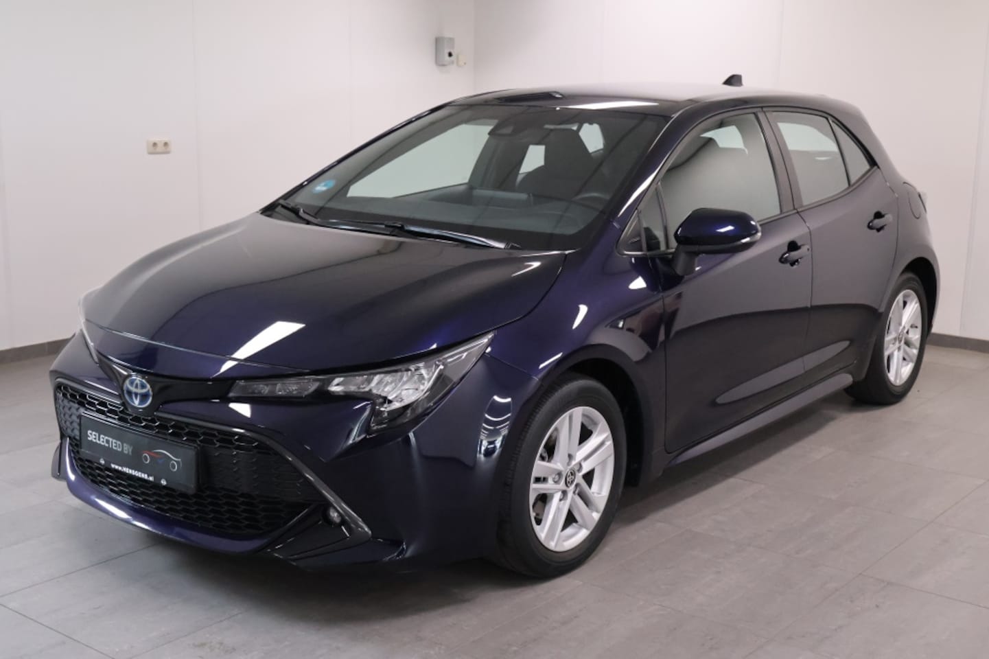Toyota Corolla - 1.8 Hybrid Active | Verwarmde stoelen | Trekhaak - AutoWereld.nl